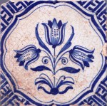 Mid 17th century Dutch tile with tulips and Chinese Wan-Li corner motifs